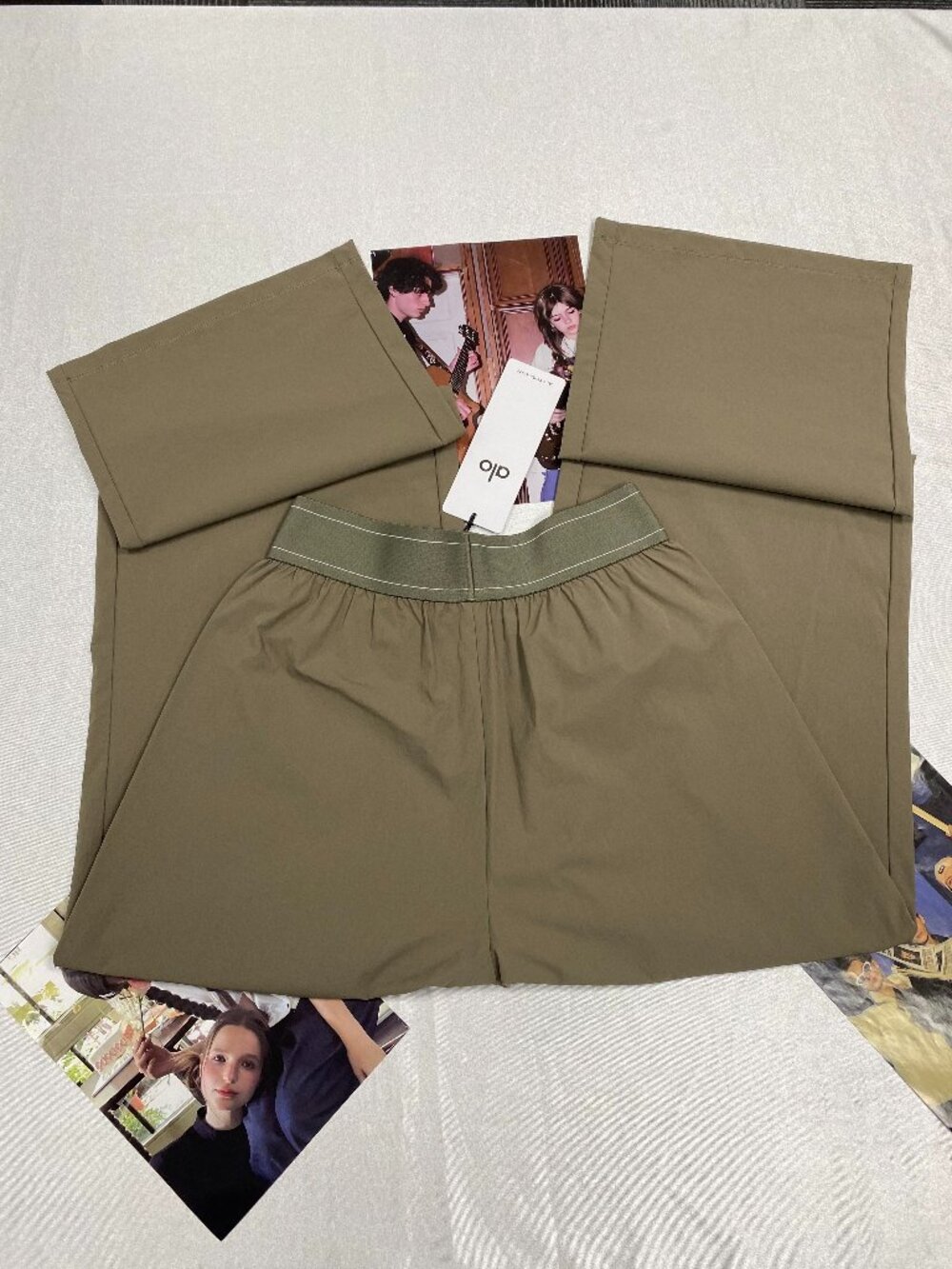 👩🌾Brand New ALO Yoga🧚♀️Olive Suit Up Pants Wide Leg 30 Inch - Picture 2 of 7